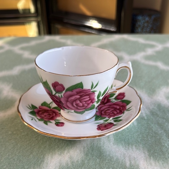 Vintage Royal Vale England Pink Floral Teacup and Saucer Set - Picture 1 of 6
